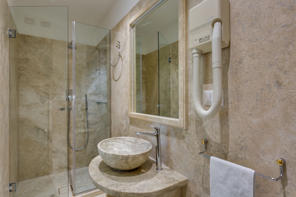 Standard Triple Room - Photo 5
