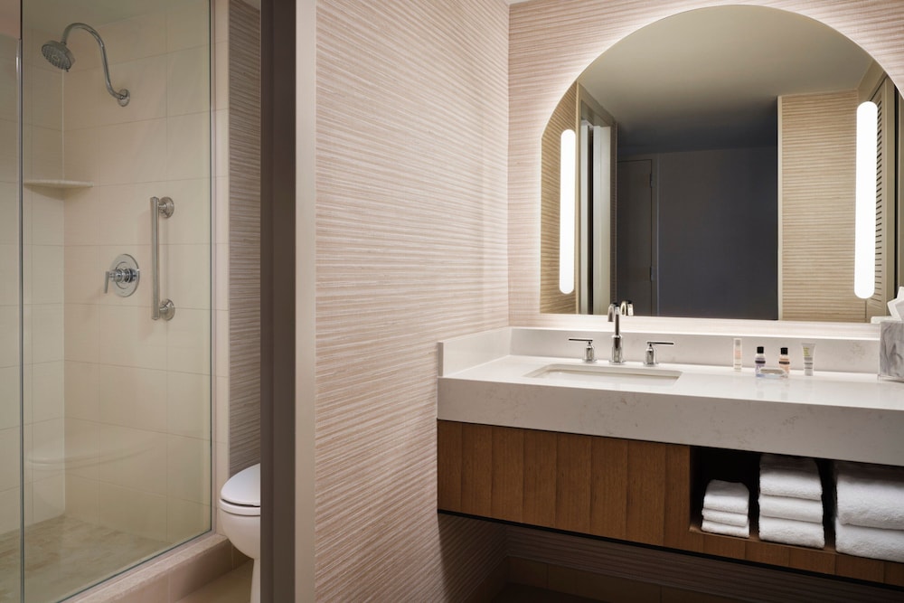 Room, 2 Queen Beds, City View - Photo 2