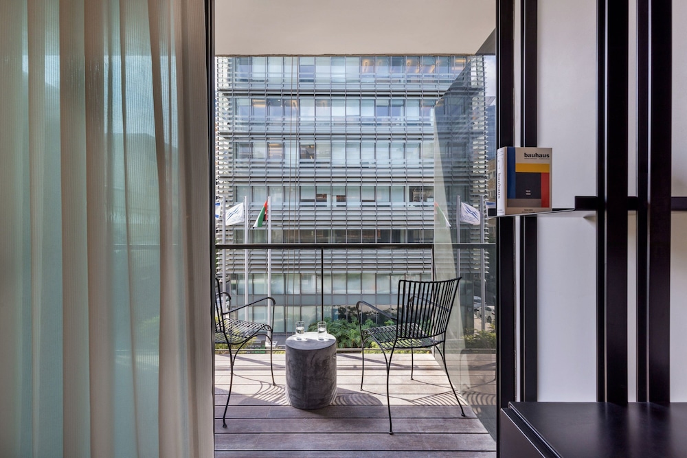 Deluxe Room, 1 Queen Bed, City View - Photo 2