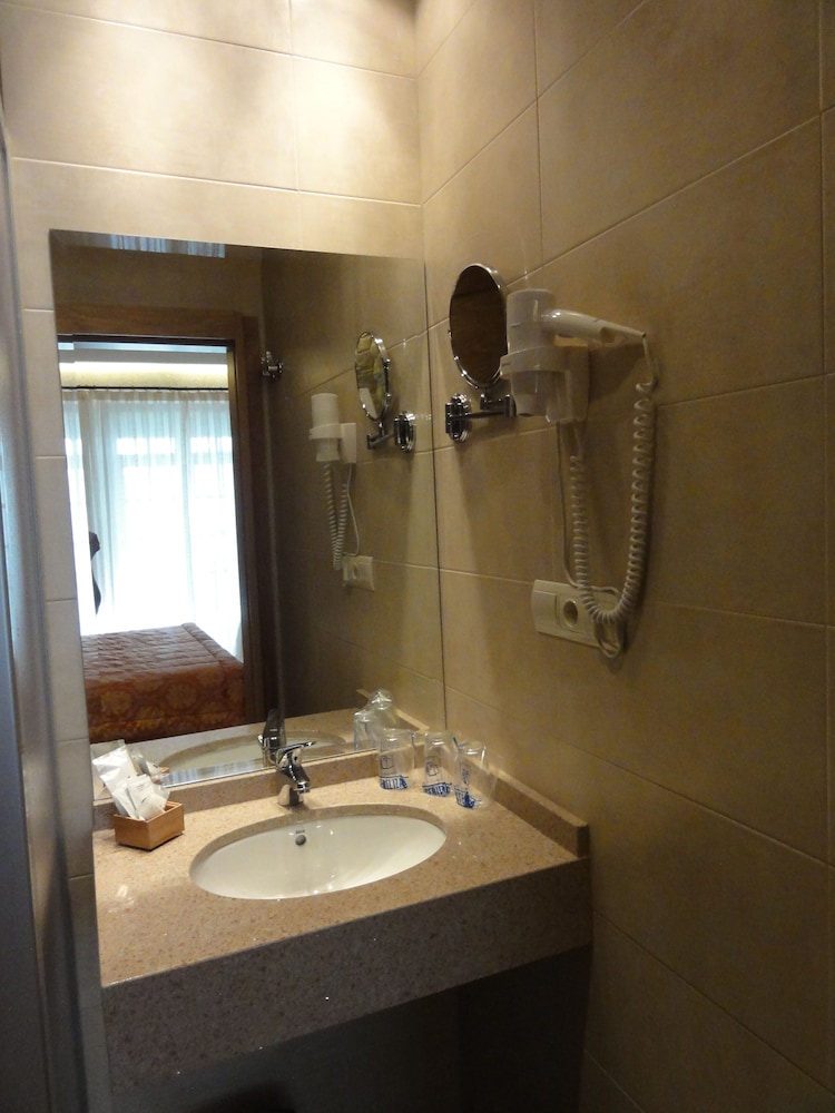 Double Room - Photo 5