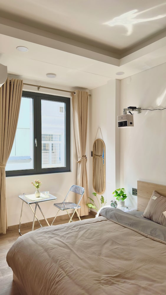 Standard Studio, 1 King Bed, Housekeeping, City View photo 1