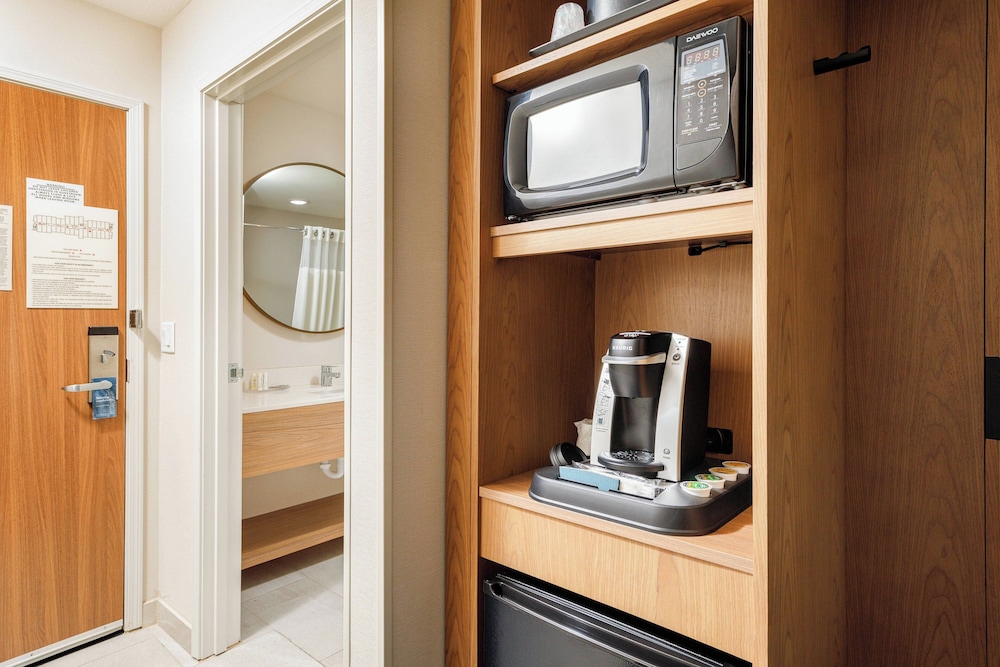 Room, 2 Queen Beds (Hearing Accessible) photo 3