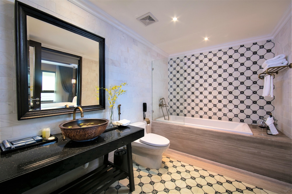 Senior Double Room, City View - Photo 11