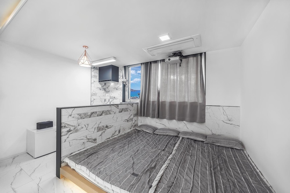 Basic Room, 1 Bedroom (403(Random)) - Photo 2