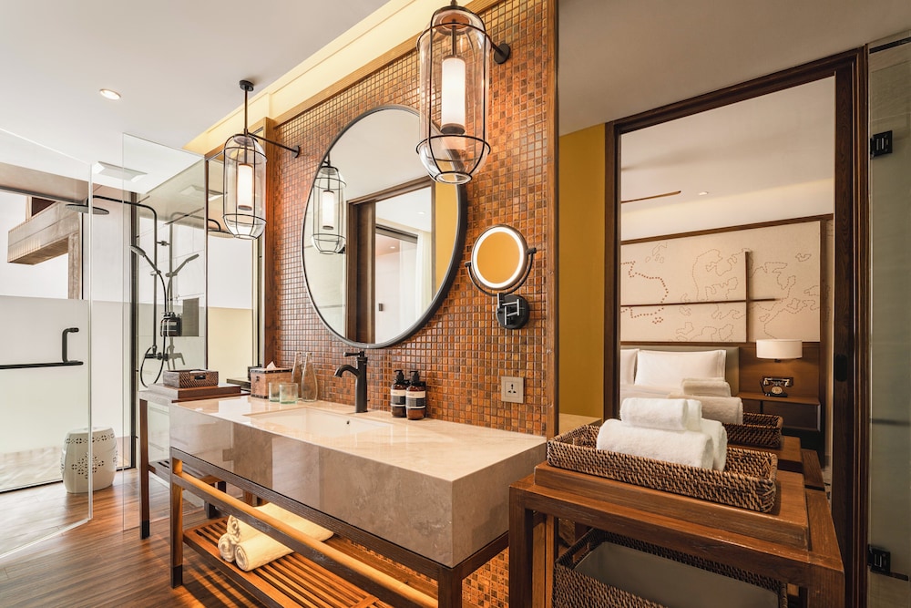 Premium Room, 1 King Bed, Ocean View (Outdoor Bathtub) - Photo 5