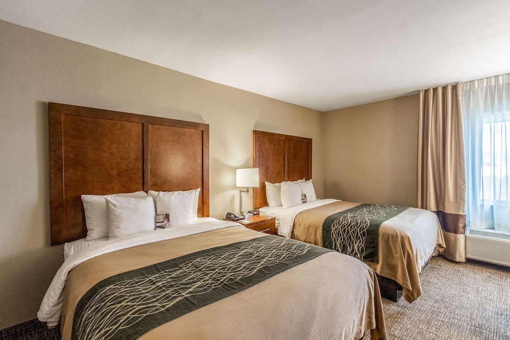 Standard Room, 2 Queen Beds, Non Smoking - Photo 2