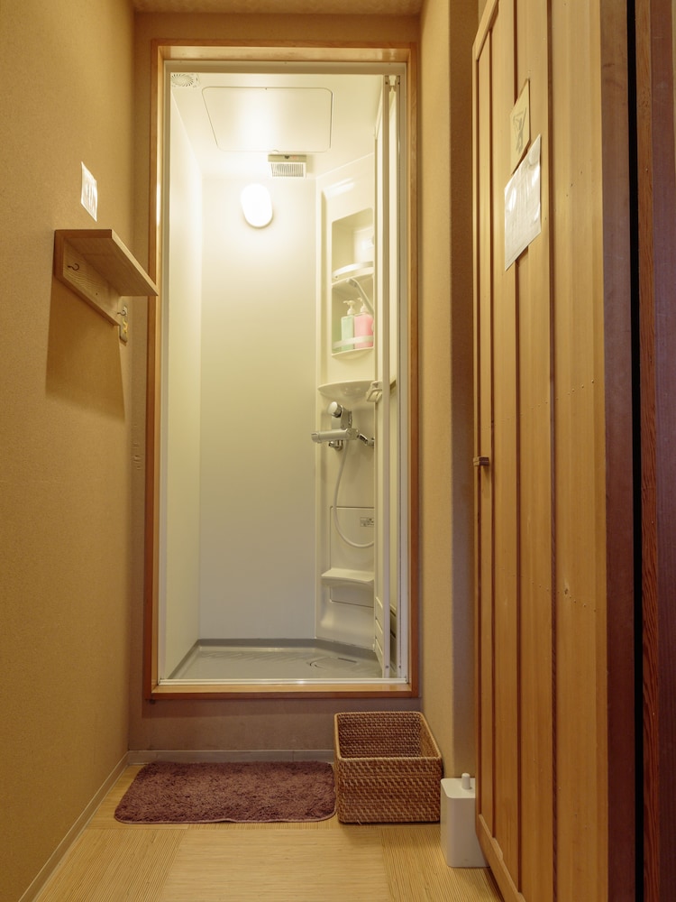 2 Beds in 10 Bed Mixed Dormitory Room photo 2
