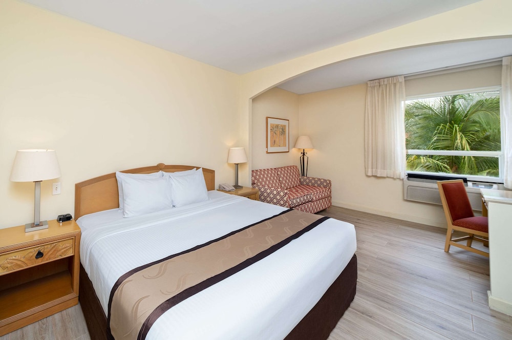 Standard Room, 1 King Bed, Non Smoking - Photo 19