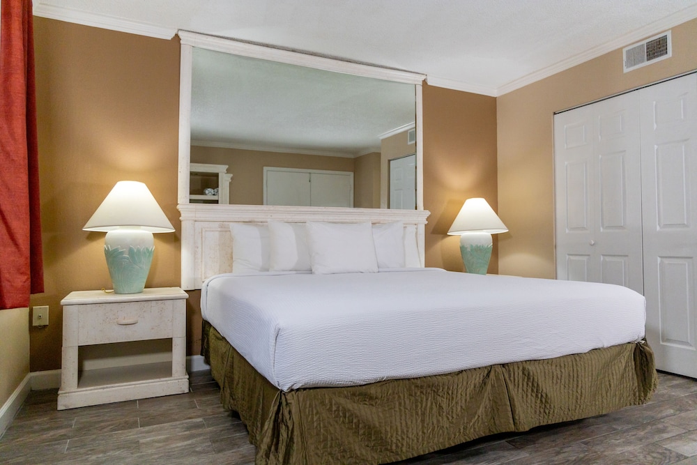 Suite, 2 Bedrooms (at the Oaks) - Photo 7
