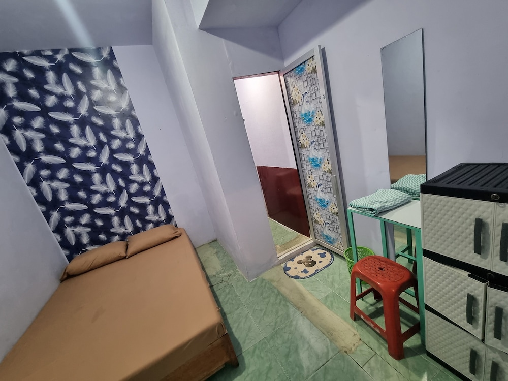 Economy Room, Harbor View