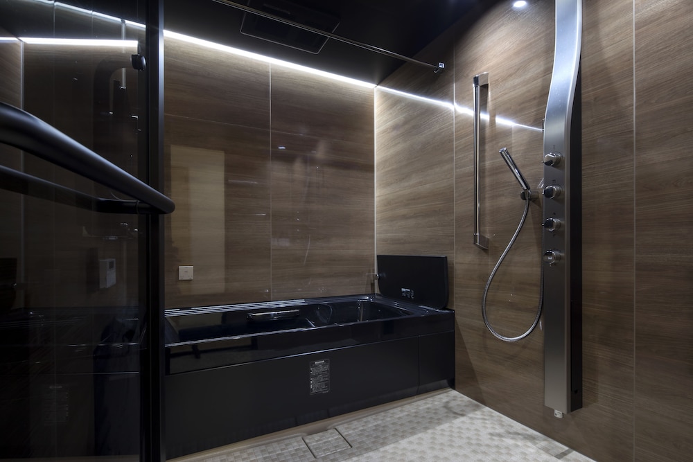 Deluxe Suite, Multiple Beds, Non Smoking, Hot Tub - Photo 3