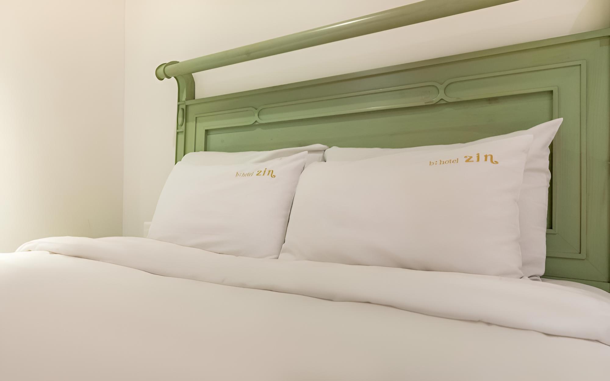 Room (Standard walk-in special (no parking ) - Photo 7