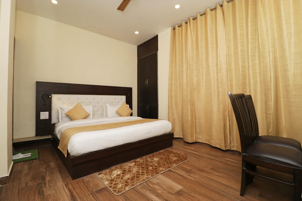 Deluxe Room with balcony and non ac