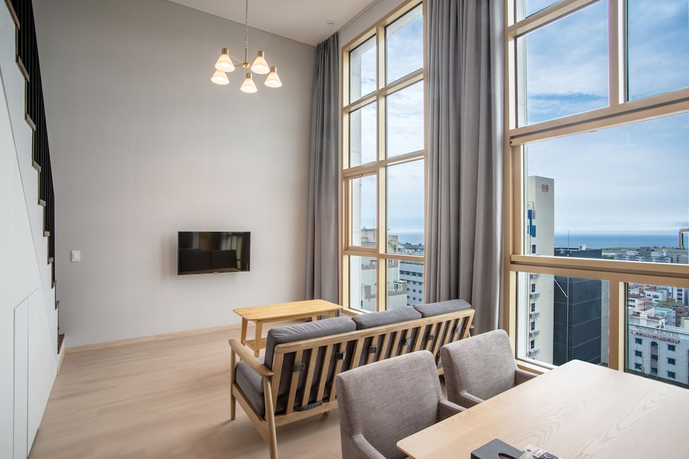 Suite King - Photo 1