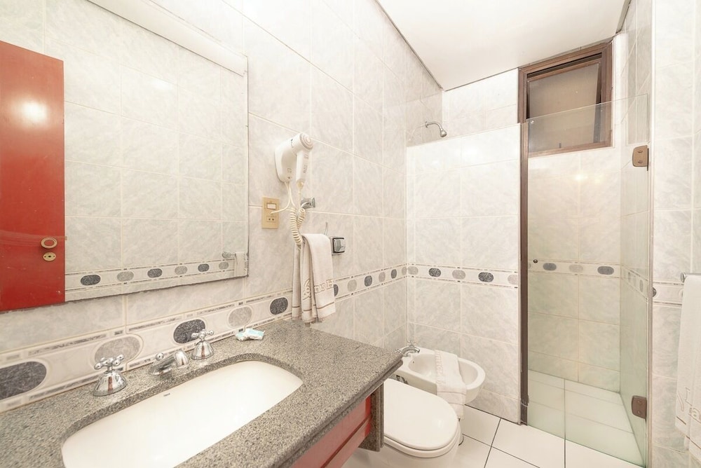 Standard Twin Room - Photo 9