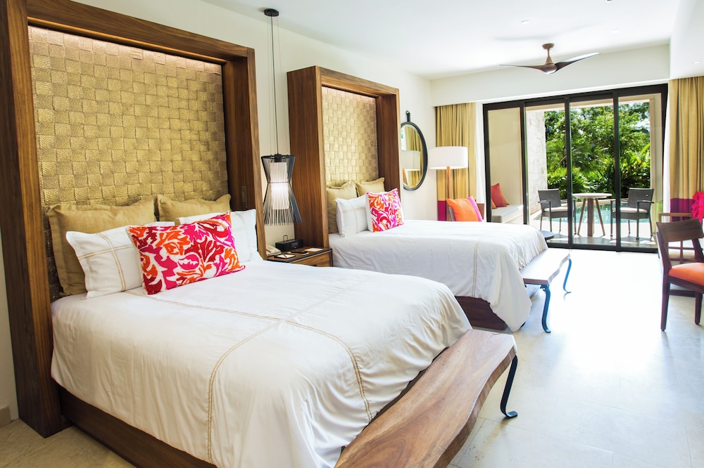 Junior Suite Swim Out Double