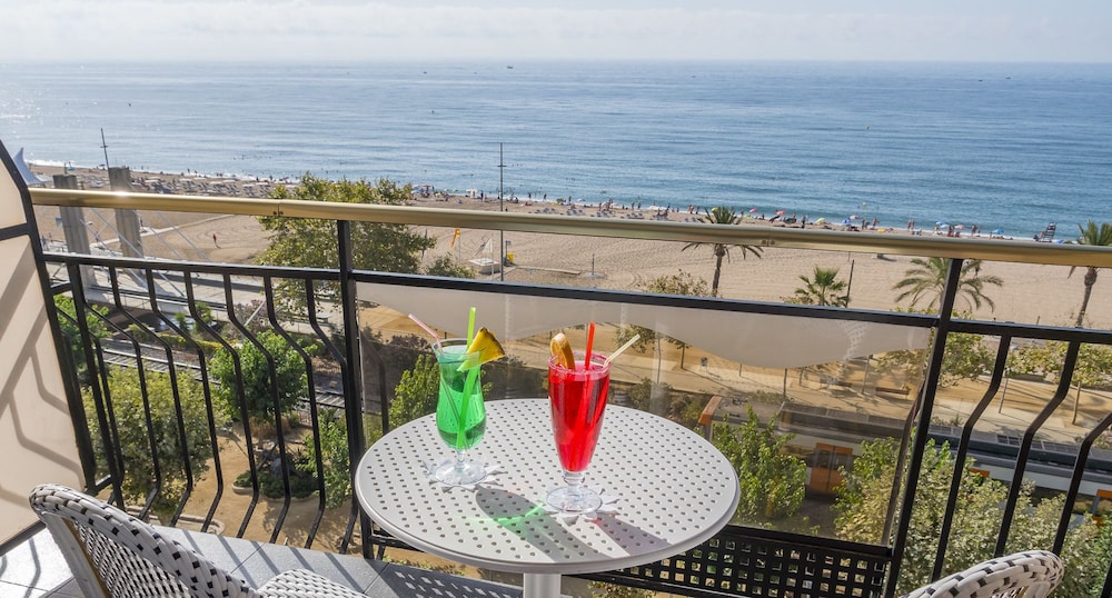 Standard Triple Room, Sea View (2 adults +1 child)