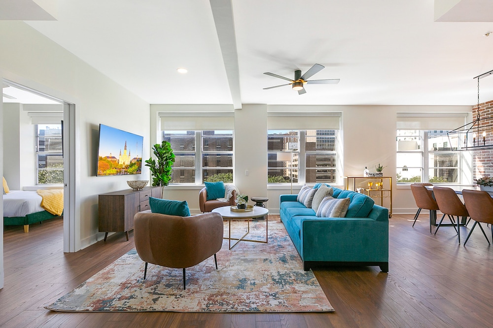 Luxury Condo, 4 Bedrooms