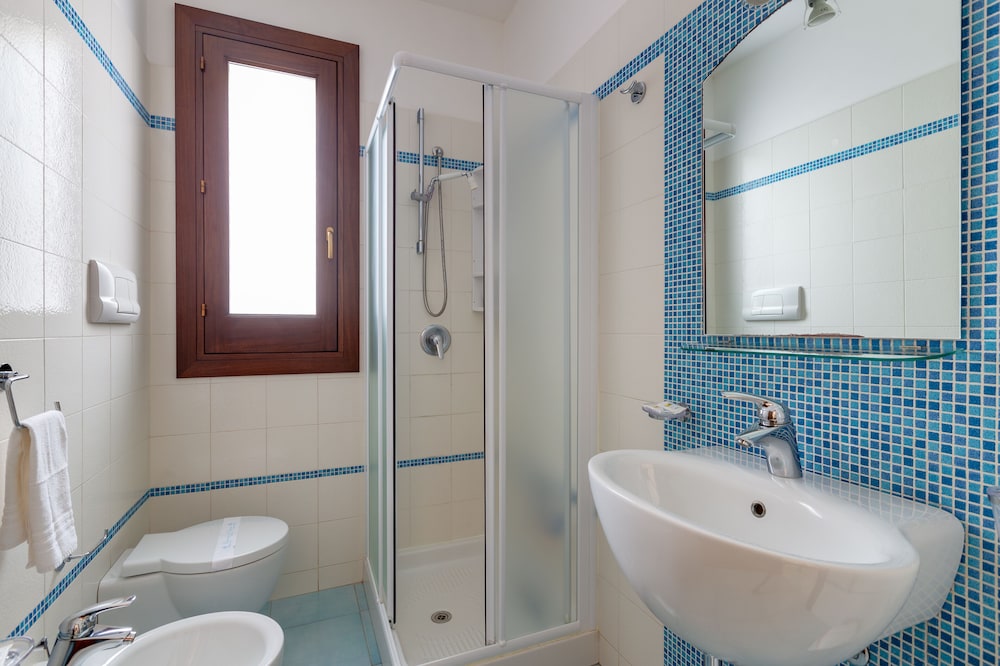 Deluxe Triple Room, 1 Bedroom - Photo 14
