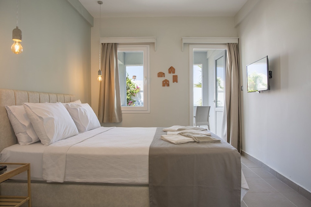 Standard Room, 2 Bedrooms, Balcony, Partial Sea View photo 1