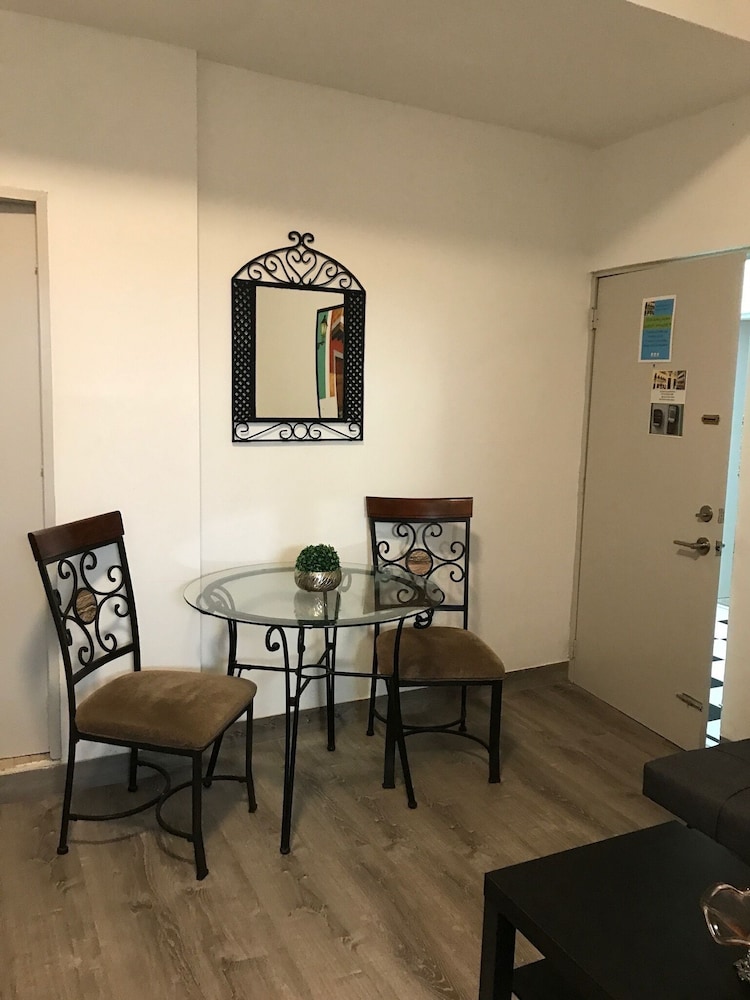 Suite #31 (With Balcony) photo 3