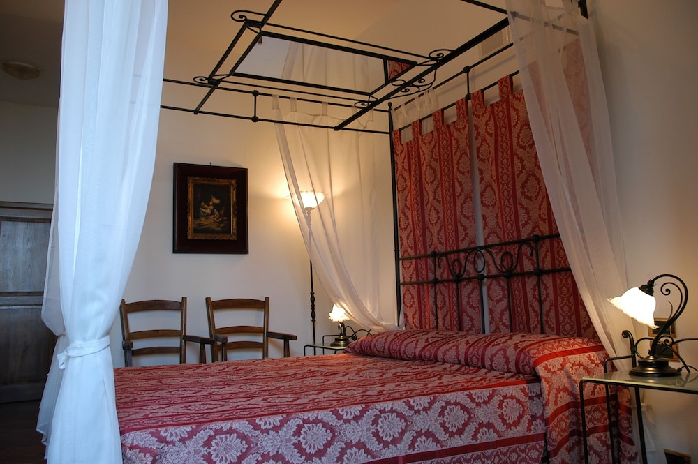 Deluxe Double or Twin Room photo 2