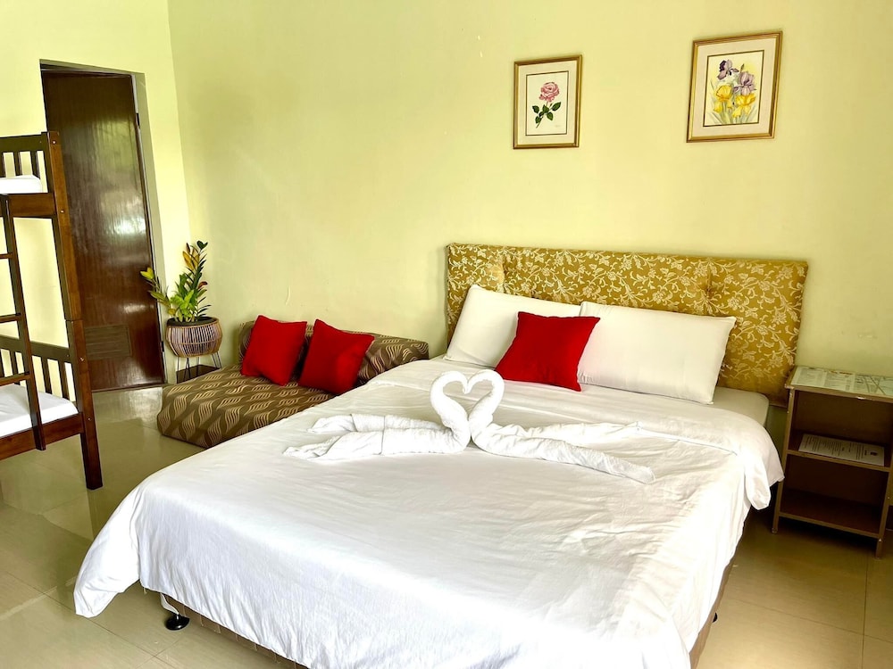 Standard Quadruple Room - Photo 13