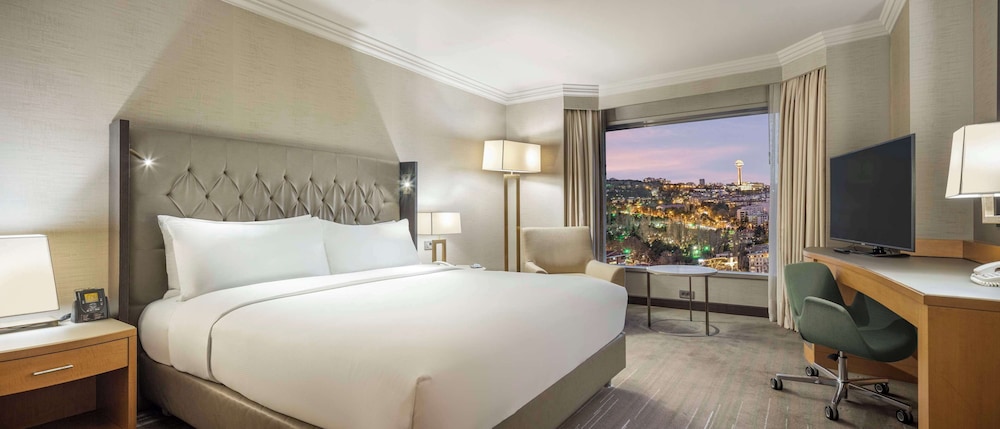 Executive Suite, 1 King Bed (Lounge Access)