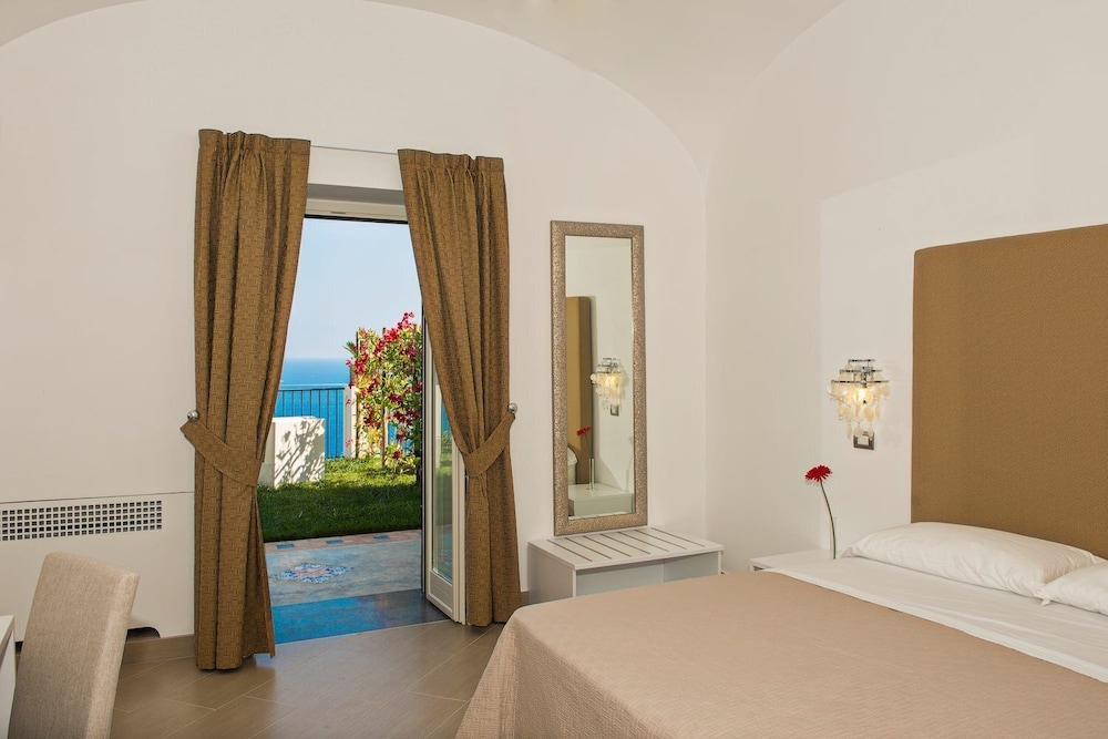 Superior Double Room, Terrace, Sea View photo 3