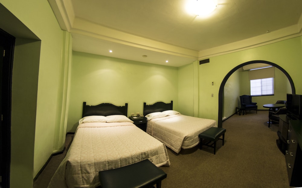 Classic Double Room, 2 Queen Beds, Non Smoking photo 2
