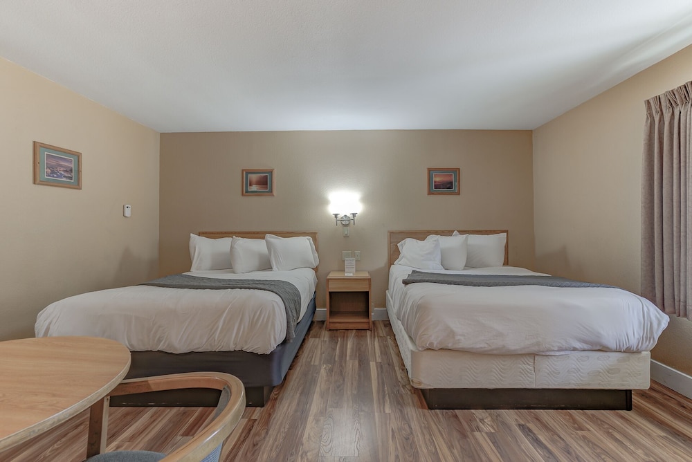 Comfort Room, 1 Queen Bed photo 2