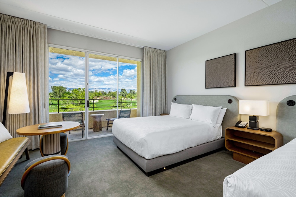 2 Queen Beds with Accessible Shower
