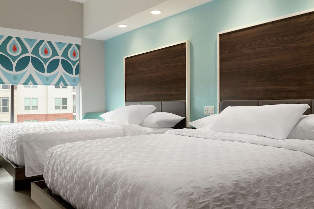 Room, 2 Queen Beds, Accessible, Bathtub photo 2
