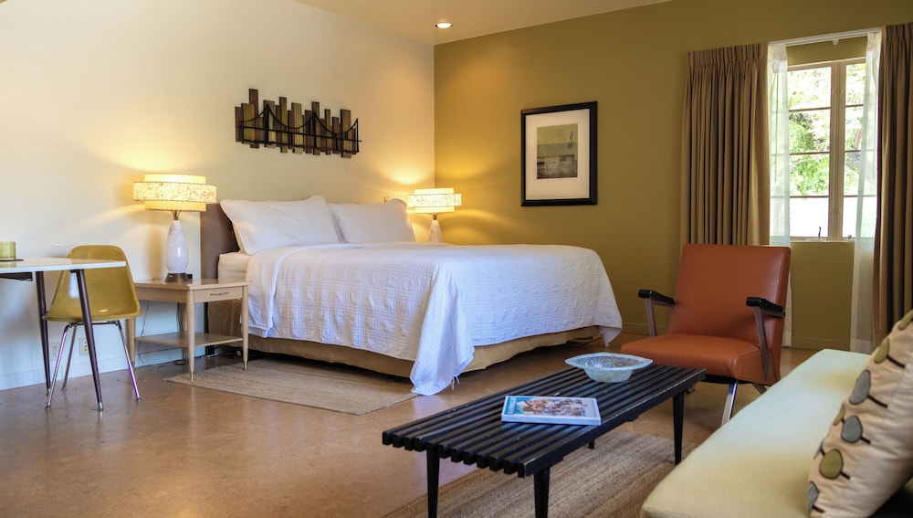 Suite, Poolside photo 1