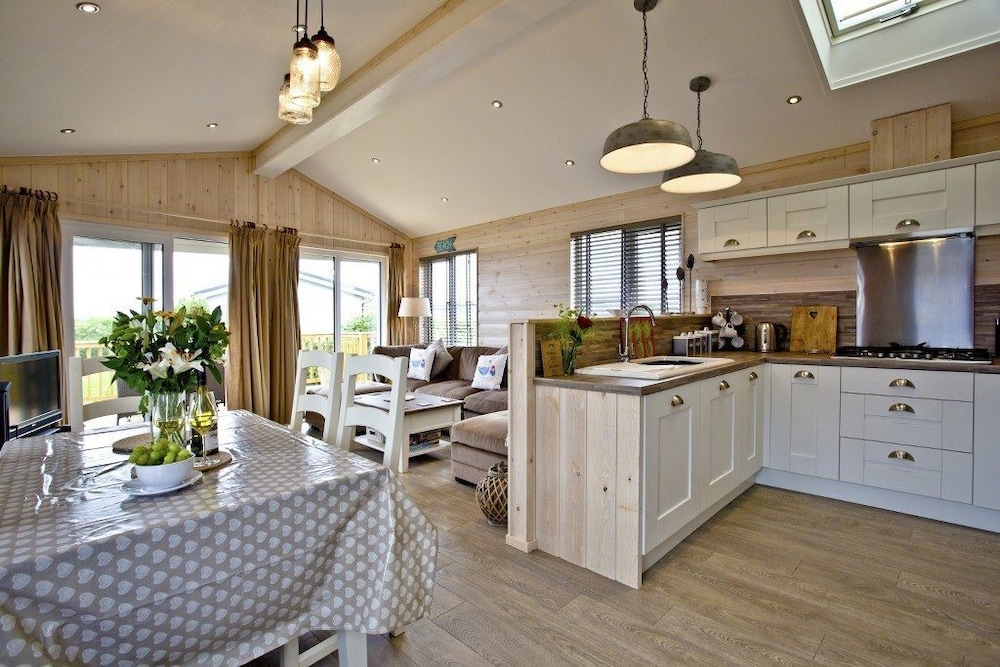 Luxury Lodge (Sea Monkey) photo 2