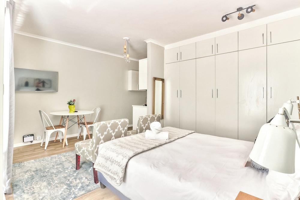 Deluxe Studio, 1 Queen Bed photo 3