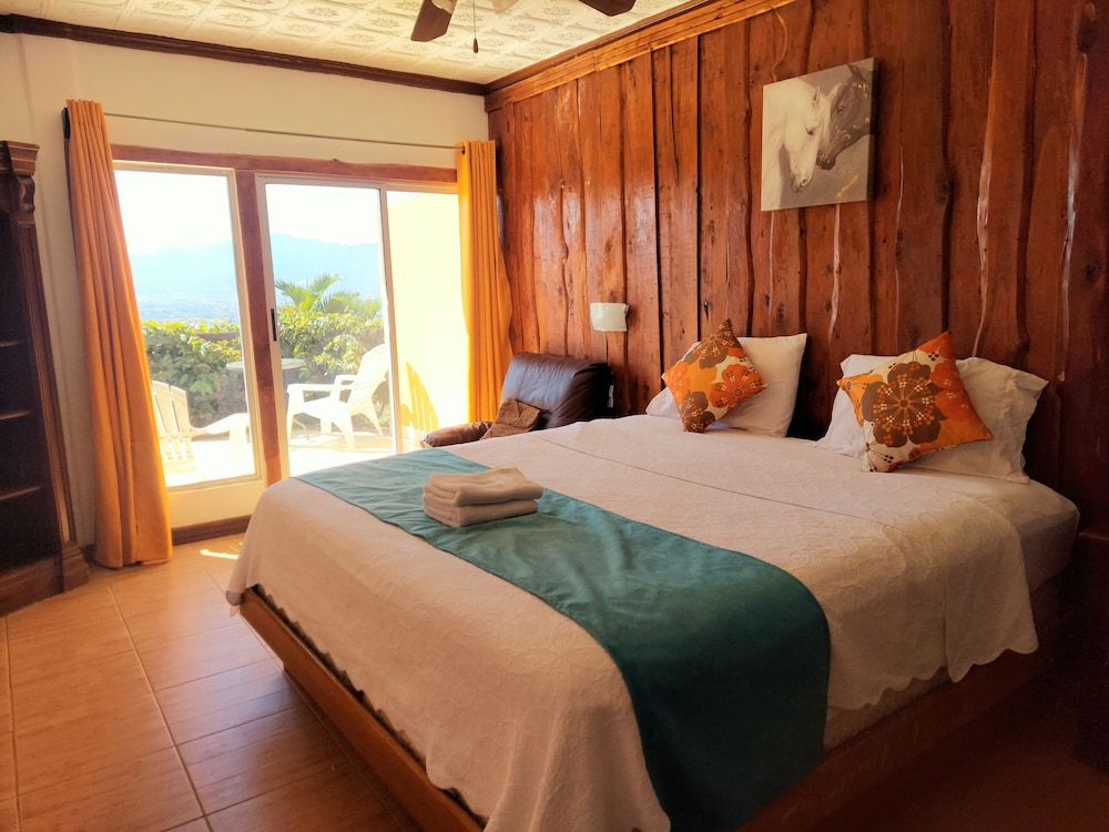 Comfort Room, 1 Bedroom, Ensuite, Valley View photo 2