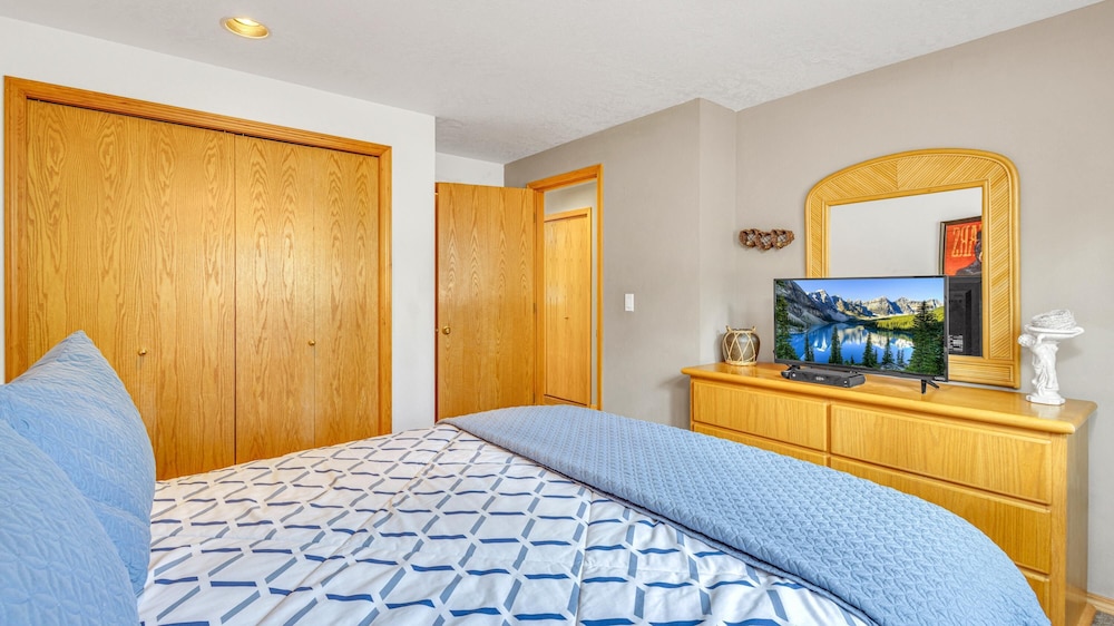 House, 2 Queen Beds (Coyote - Unit 9)