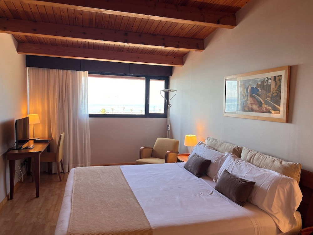 Double Room, 1 Queen Bed, Hot Tub, Sea View photo 2