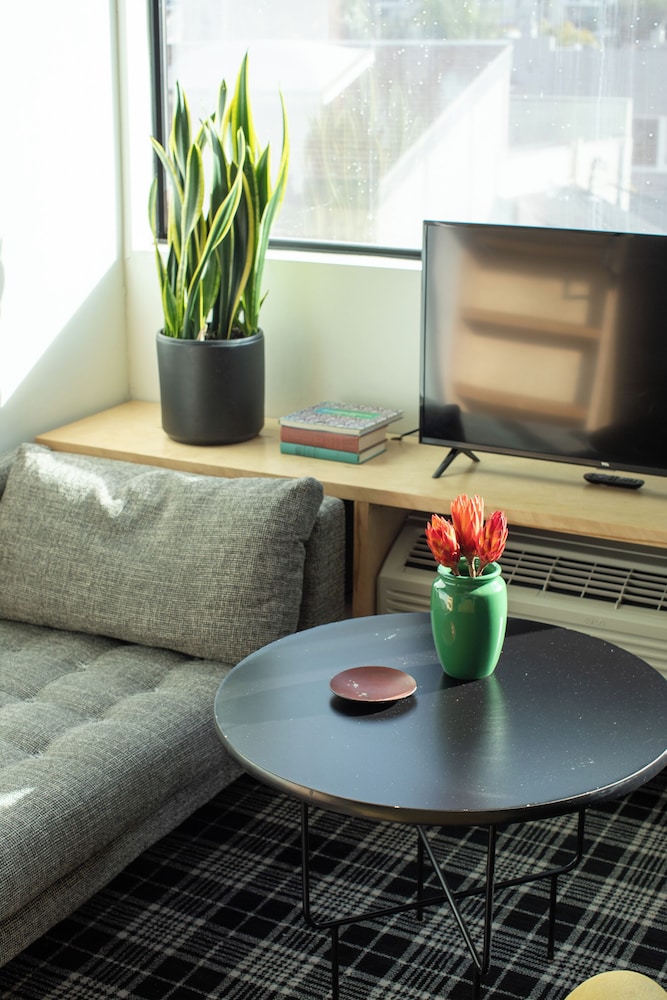 Design Studio - Photo 8