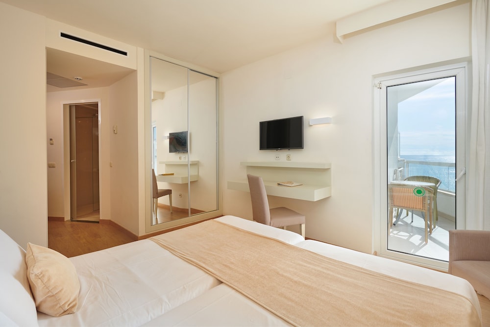 Double Room Single Use, Balcony, Partial Ocean View (Lateral)