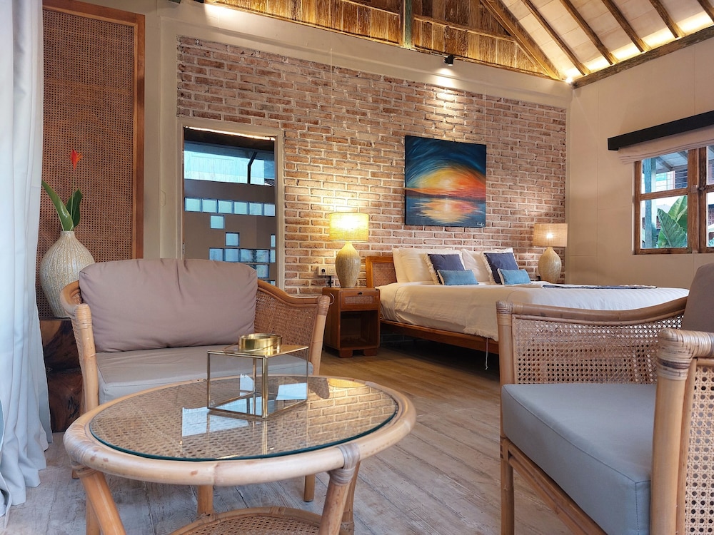 Deluxe Double or Twin Room, 1 King Bed, Private Pool, River View photo 2