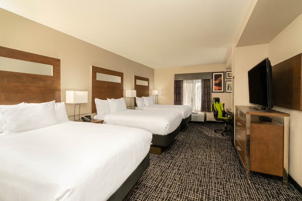 Room, Multiple Beds, Non Smoking - Photo 1
