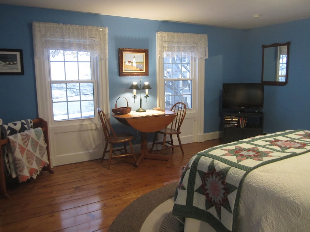 Family Suite, 2 Queen Beds, Sea View, Sea Facing (Lawrence) photo 3