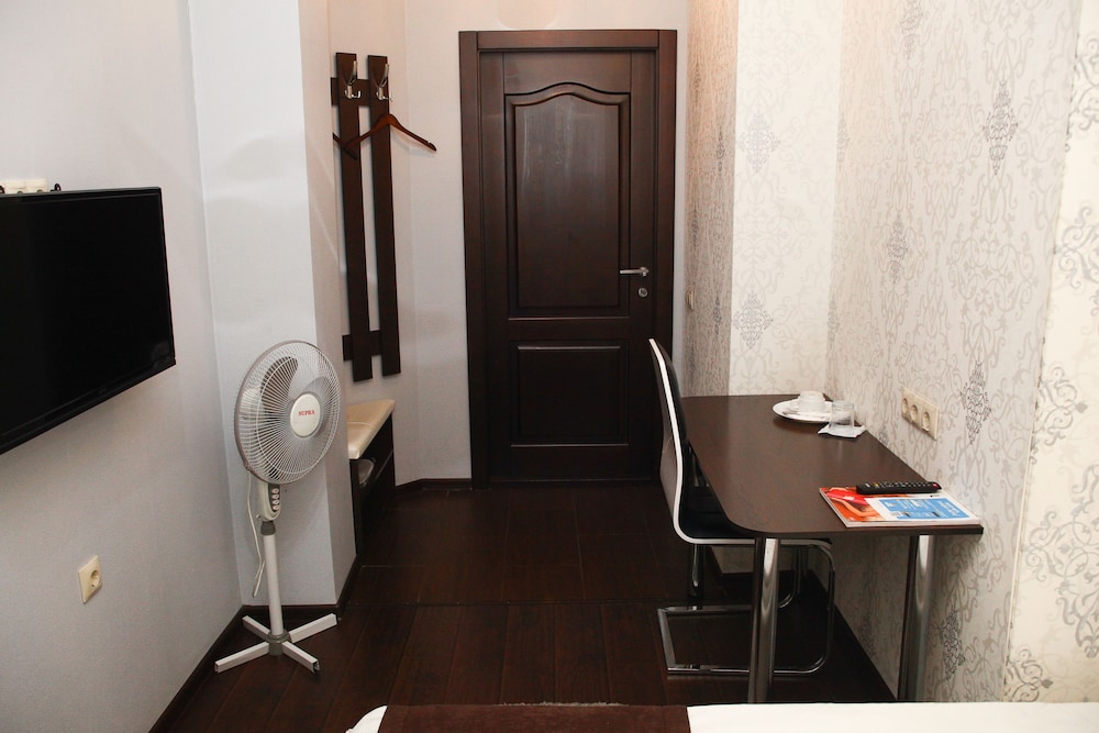 Economy Single Room, 1 Double Bed photo 2