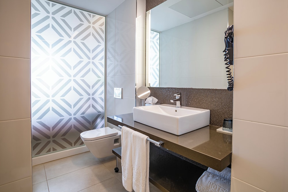 Superior Room, Partial Ocean View - Photo 5