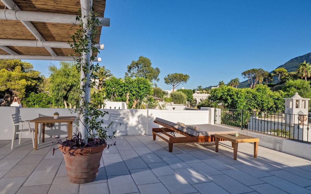 Suite, Private Pool, Garden View (Gelsomino) photo 3