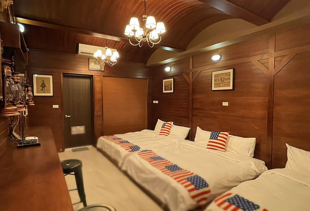 City Quadruple Room - Photo 3