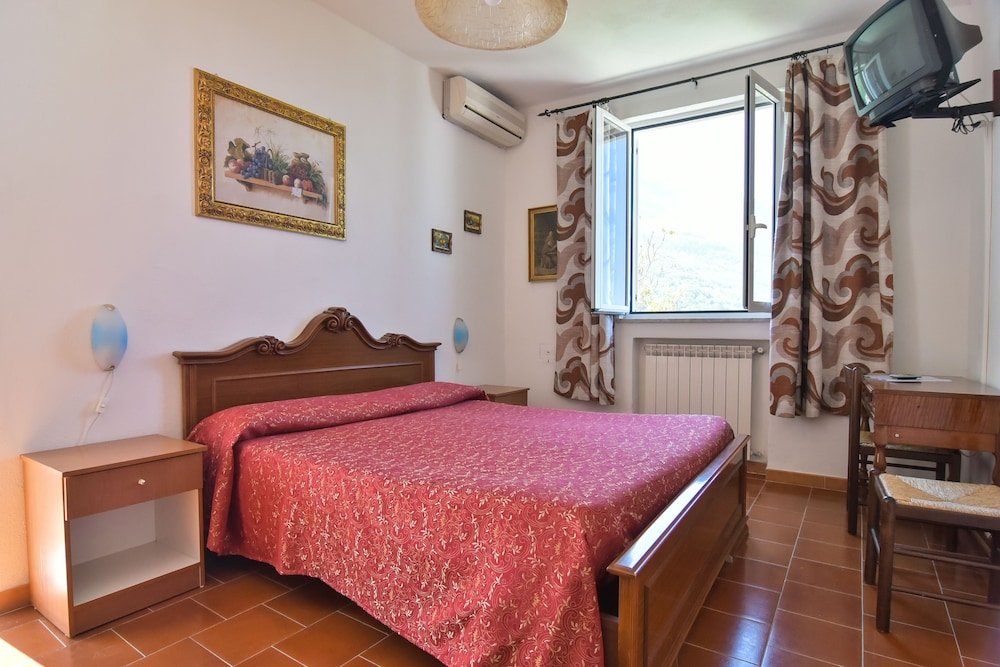 Double Room - Photo 8