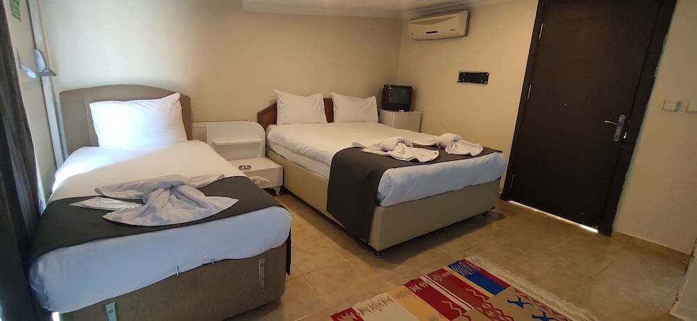 Standard Triple Room, 1 Bedroom, Non Smoking, City View photo 3